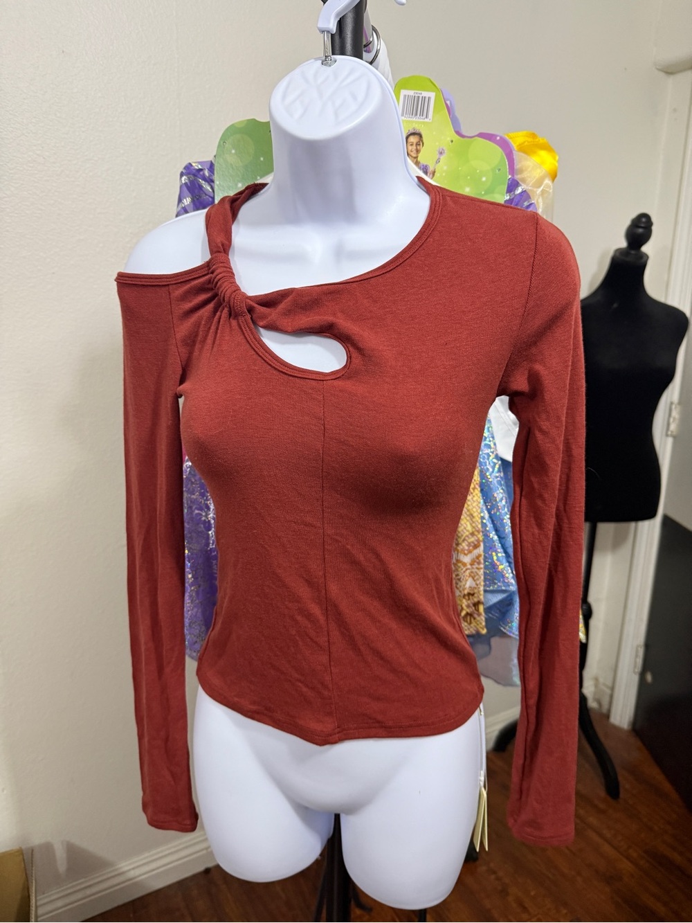 OGL Women's Rust Asymmetric Knot-Detail Long Sleeve Top